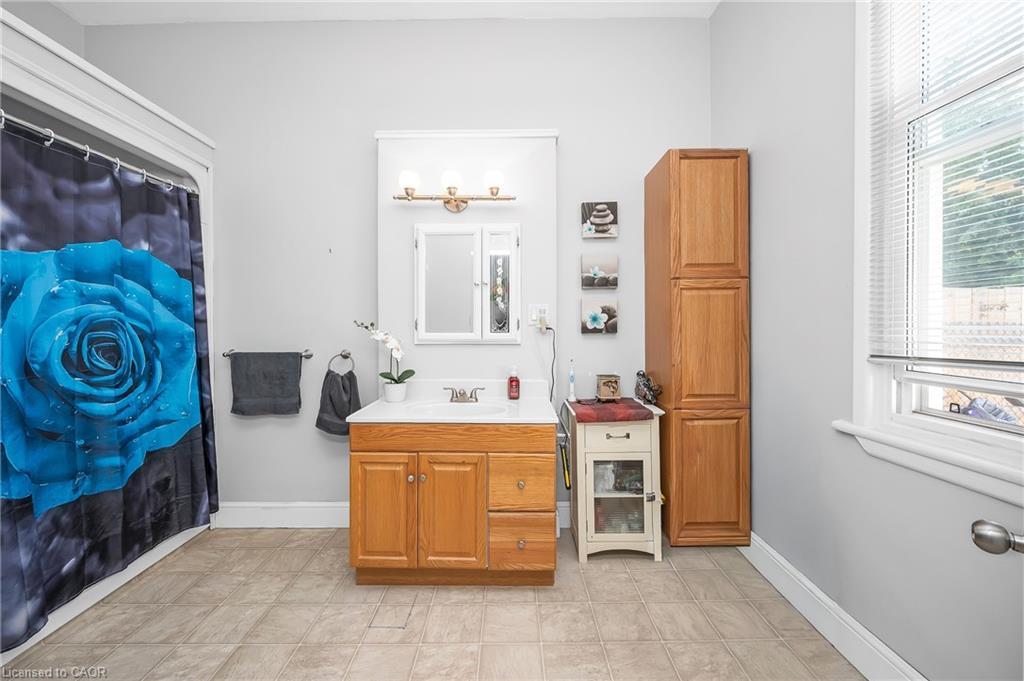 127 East Avenue N, Hamilton, ON - Indoor Photo Showing Other Room