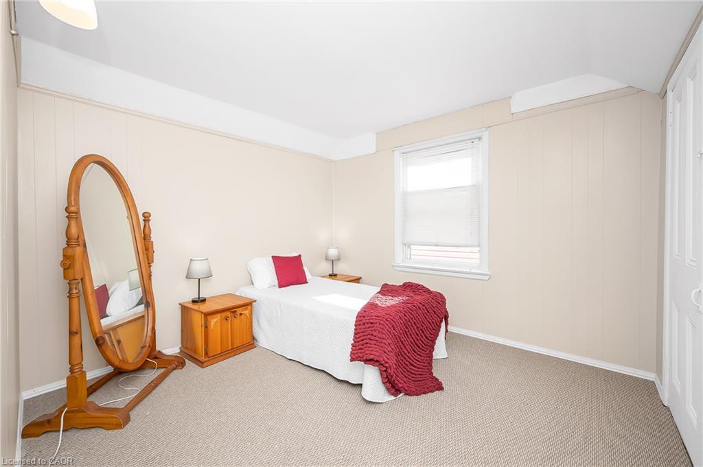 127 East Avenue N, Hamilton, ON - Indoor Photo Showing Bedroom