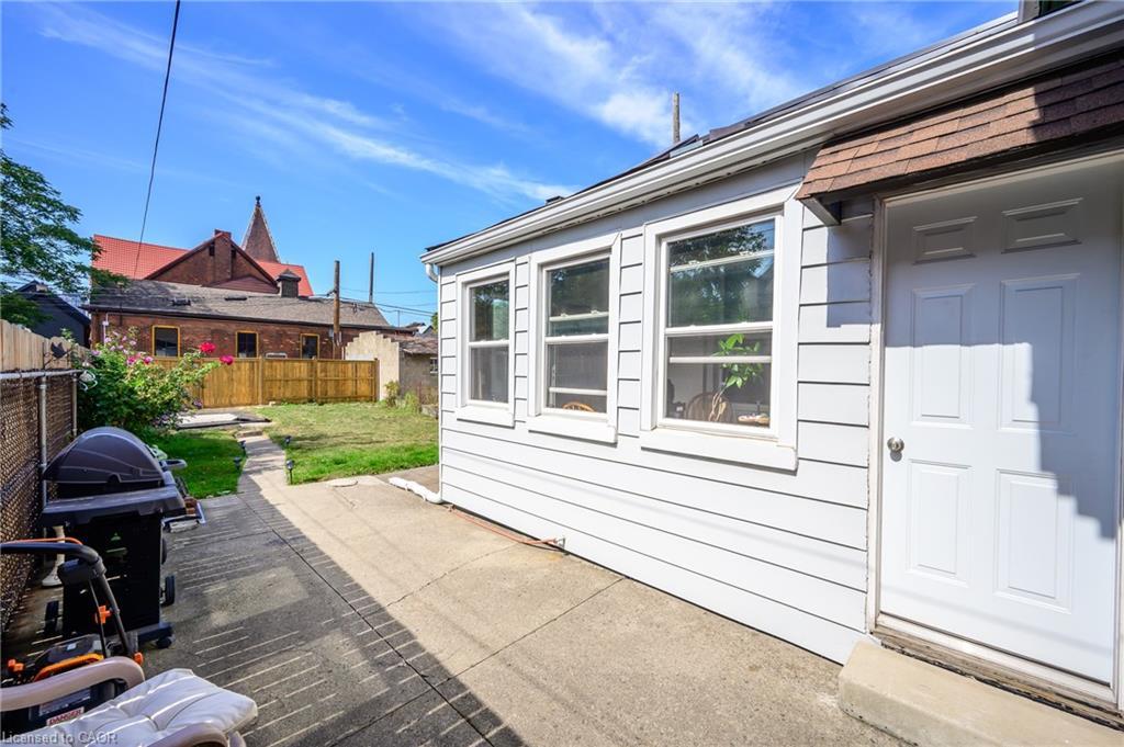 127 East Avenue N, Hamilton, ON - Outdoor