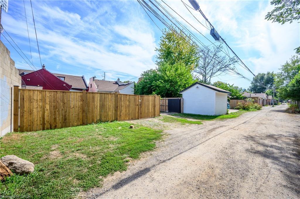 127 East Avenue N, Hamilton, ON - Outdoor