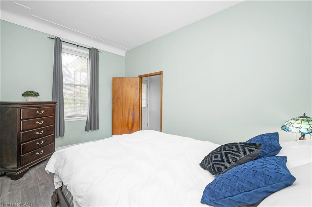 127 East Avenue N, Hamilton, ON - Indoor Photo Showing Bedroom