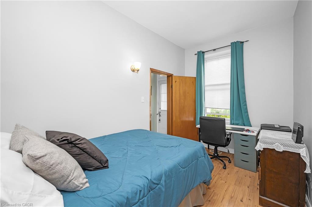 127 East Avenue N, Hamilton, ON - Indoor Photo Showing Bedroom