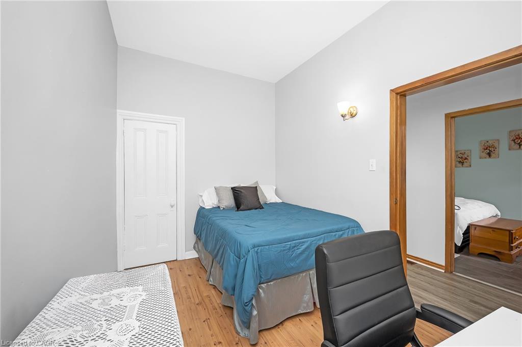 127 East Avenue N, Hamilton, ON - Indoor Photo Showing Bedroom