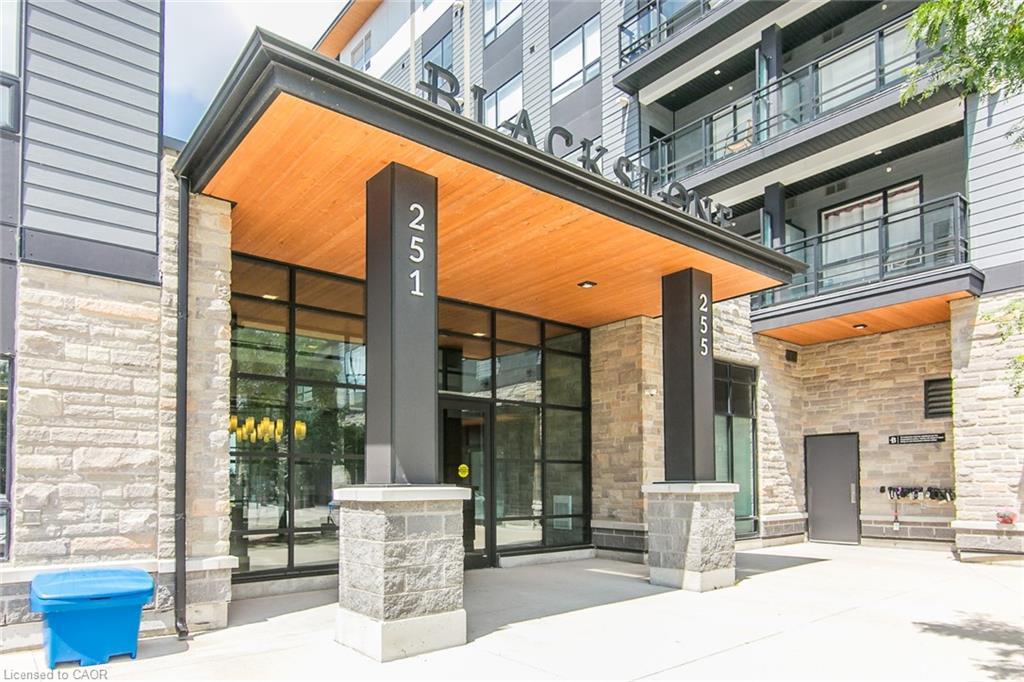 102-251 Northfield Drive E, Waterloo, ON - Outdoor