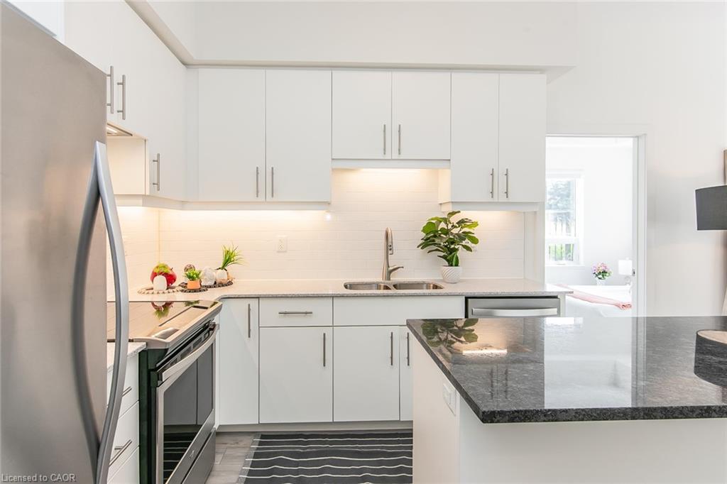 102-251 Northfield Drive E, Waterloo, ON - Indoor Photo Showing Kitchen With Stainless Steel Kitchen With Double Sink With Upgraded Kitchen