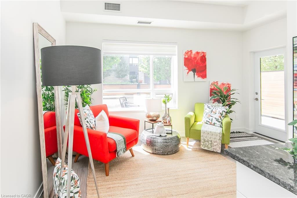 102-251 Northfield Drive E, Waterloo, ON - Indoor