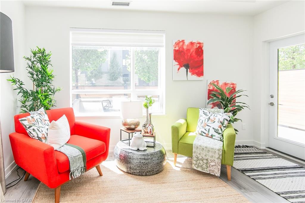 102-251 Northfield Drive E, Waterloo, ON - Indoor