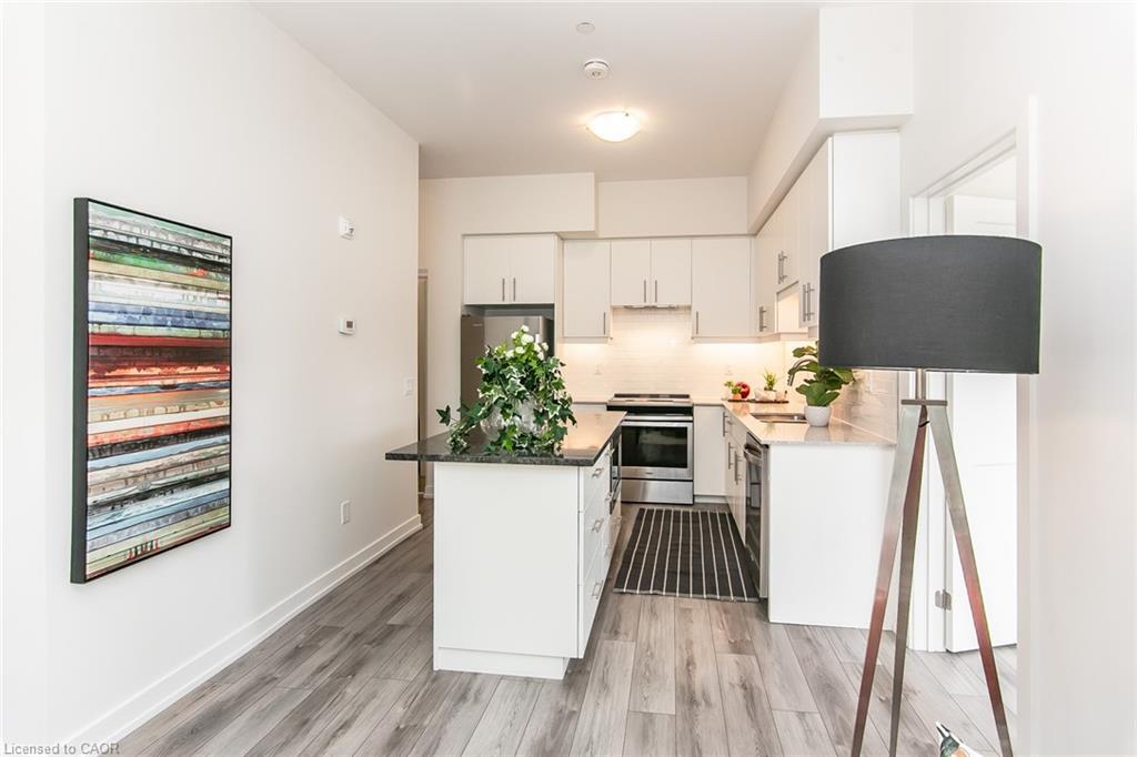 102-251 Northfield Drive E, Waterloo, ON - Indoor Photo Showing Kitchen With Upgraded Kitchen