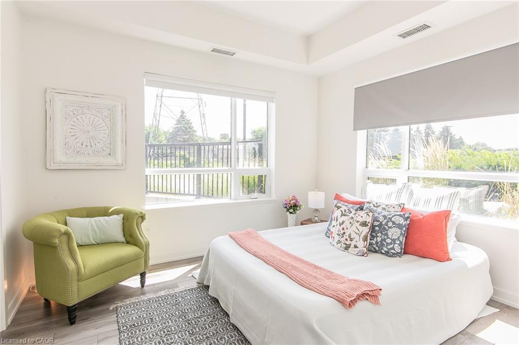 102-251 Northfield Drive E, Waterloo, ON - Indoor Photo Showing Bedroom