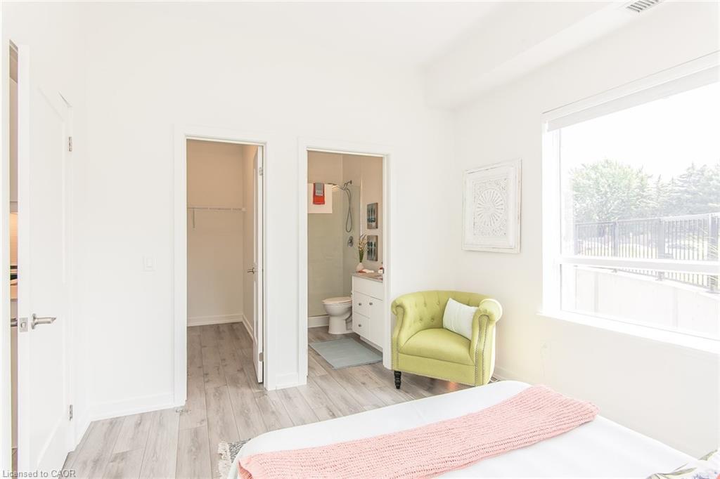 102-251 Northfield Drive E, Waterloo, ON - Indoor Photo Showing Bedroom