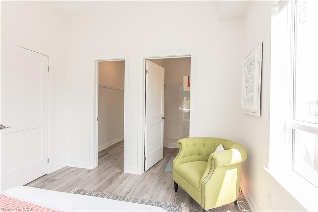 102-251 Northfield Drive E, Waterloo, ON - Indoor