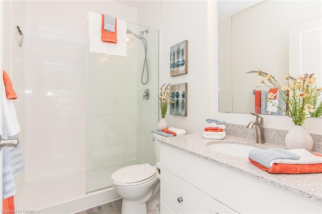 102-251 Northfield Drive E, Waterloo, ON - Indoor Photo Showing Bathroom