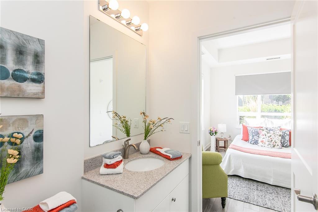 102-251 Northfield Drive E, Waterloo, ON - Indoor Photo Showing Bathroom