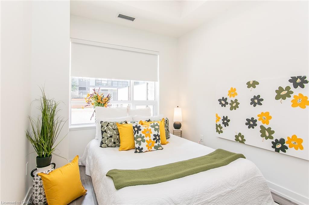 102-251 Northfield Drive E, Waterloo, ON - Indoor Photo Showing Bedroom