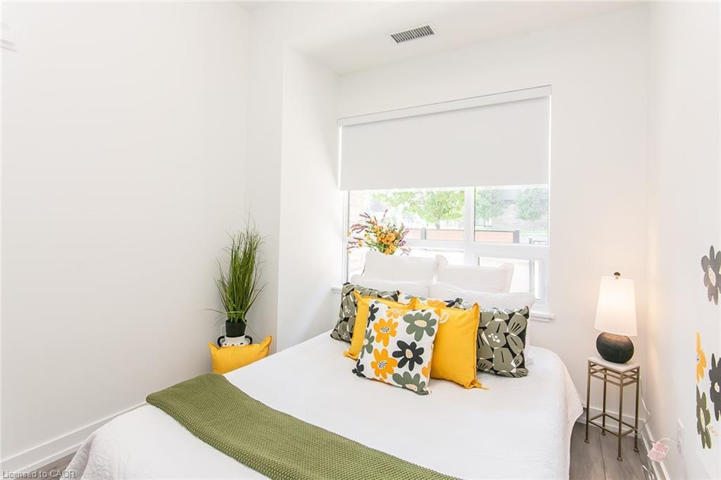 102-251 Northfield Drive E, Waterloo, ON - Indoor