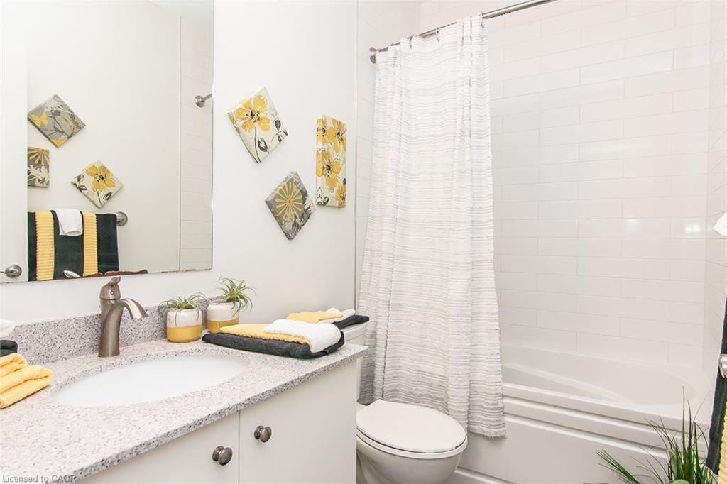 102-251 Northfield Drive E, Waterloo, ON - Indoor Photo Showing Bathroom