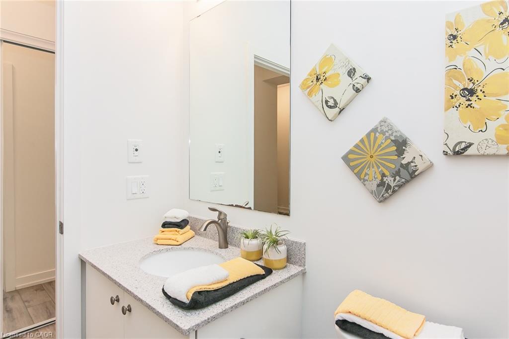 102-251 Northfield Drive E, Waterloo, ON - Indoor Photo Showing Bathroom