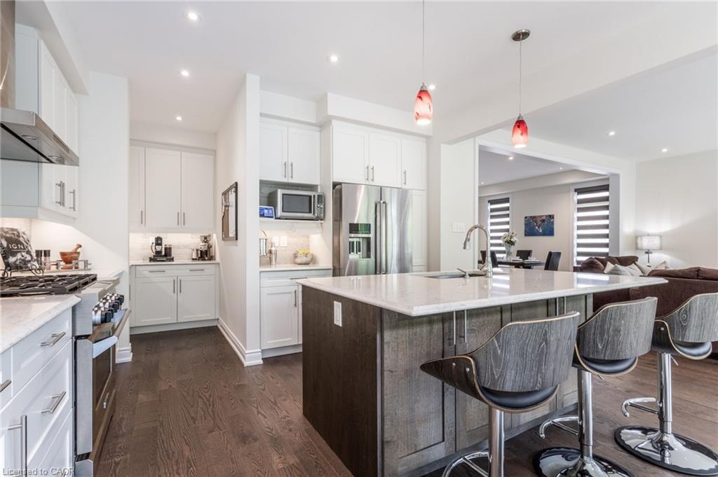 64 Elysian Fields Circle, Brampton, ON - Indoor Photo Showing Kitchen With Upgraded Kitchen