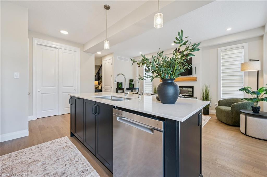 127 Catherine Street, New Hamburg, ON - Indoor Photo Showing Kitchen