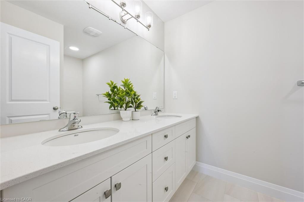 127 Catherine Street, New Hamburg, ON - Indoor Photo Showing Bathroom