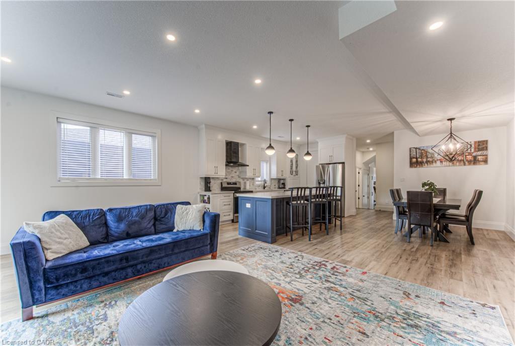 81 Fifth Avenue, Kitchener, ON - Indoor Photo Showing Living Room