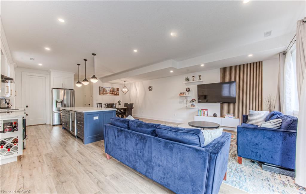 81 Fifth Avenue, Kitchener, ON - Indoor Photo Showing Living Room