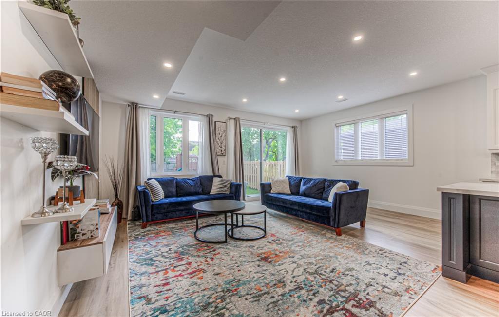 81 Fifth Avenue, Kitchener, ON - Indoor Photo Showing Living Room