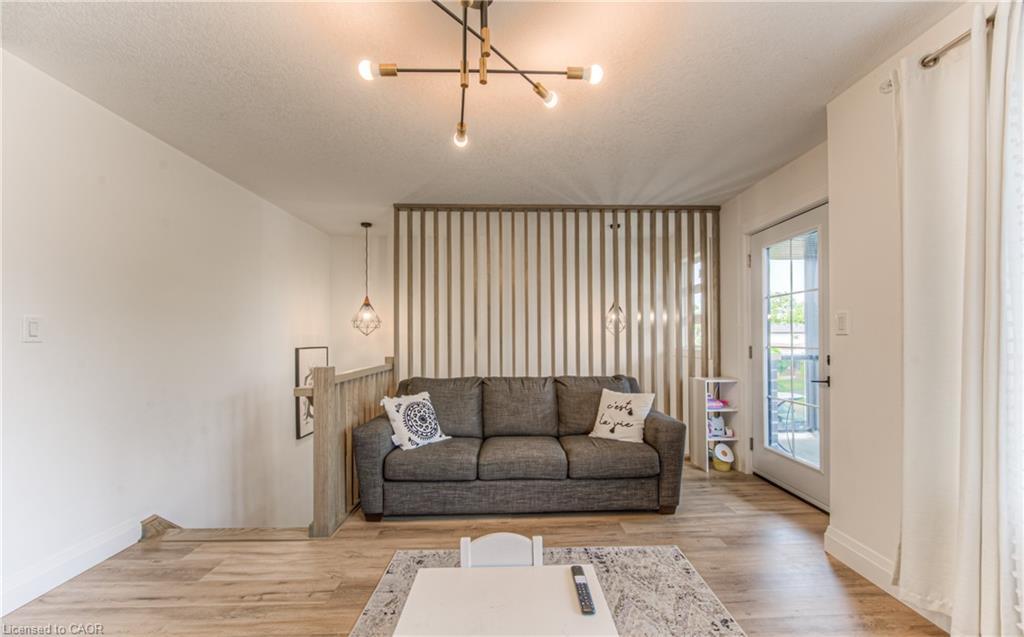 81 Fifth Avenue, Kitchener, ON - Indoor Photo Showing Living Room