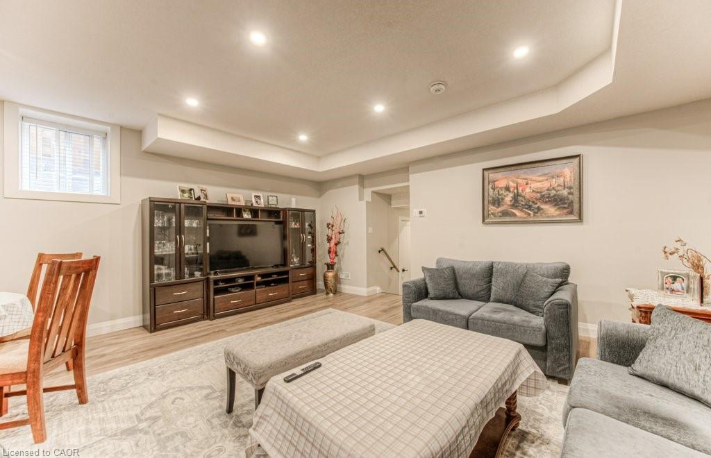 81 Fifth Avenue, Kitchener, ON - Indoor Photo Showing Living Room
