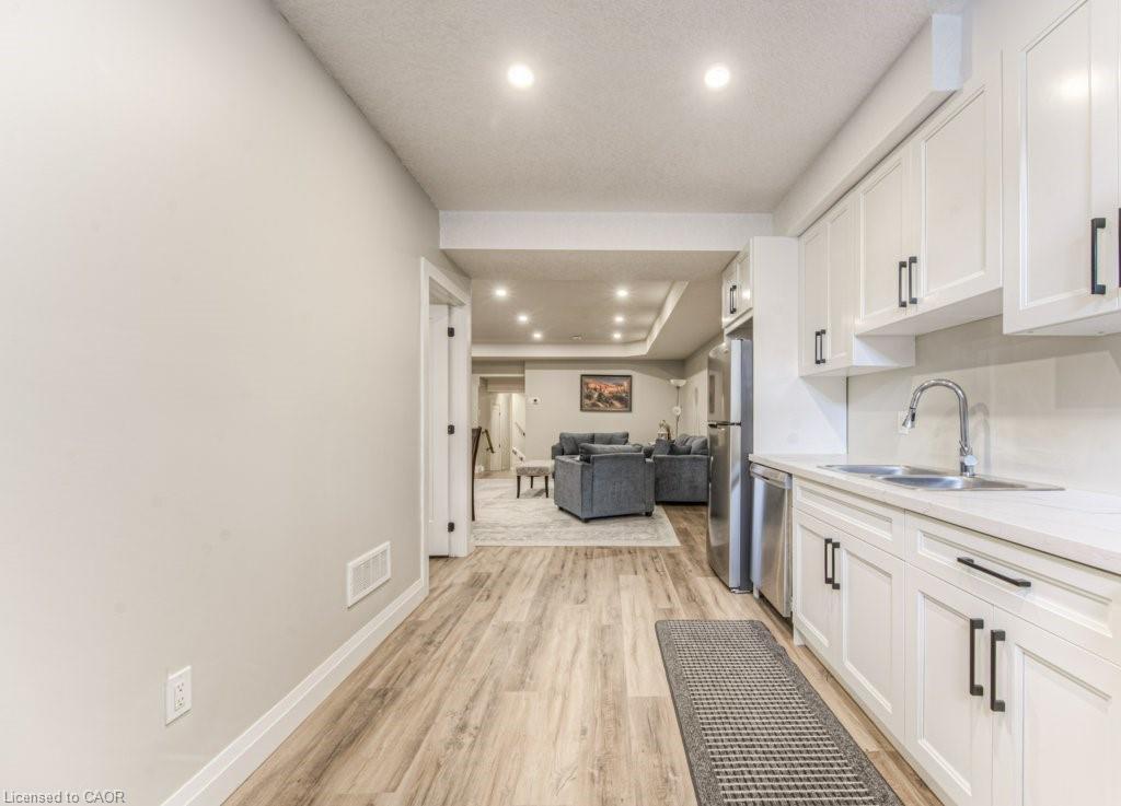 81 Fifth Avenue, Kitchener, ON - Indoor Photo Showing Kitchen