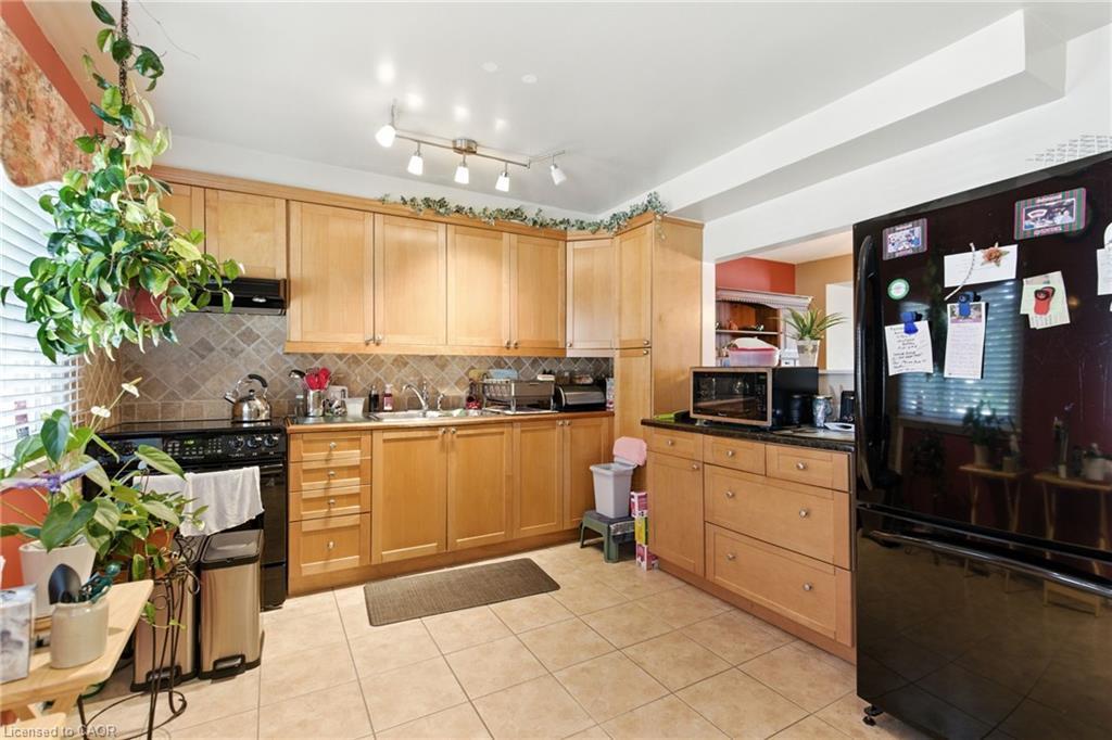 73-145 Rice Avenue, Hamilton, ON - Indoor Photo Showing Kitchen