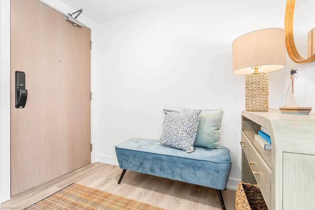 1207-370 Martha Street, Burlington, ON - Indoor Photo Showing Other Room