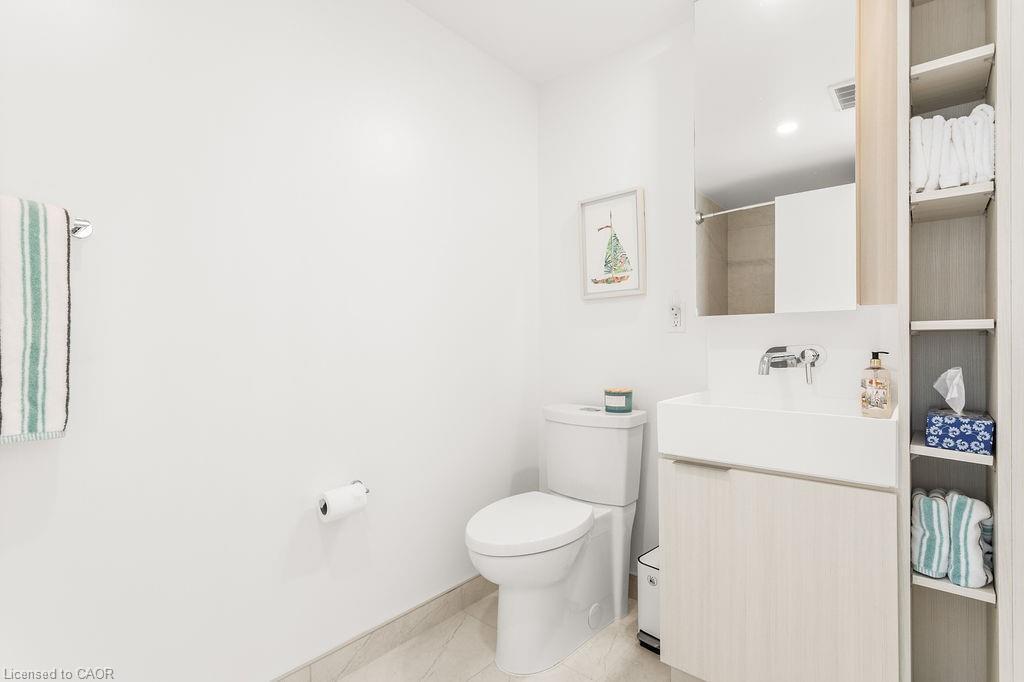 1207-370 Martha Street, Burlington, ON - Indoor Photo Showing Bathroom