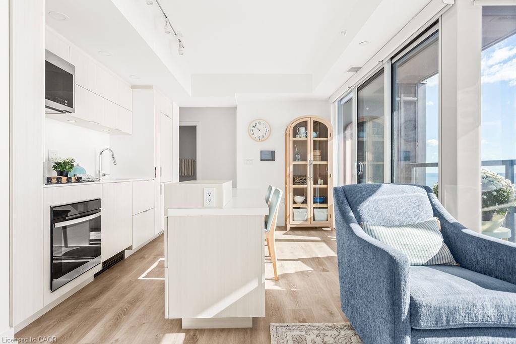 1207-370 Martha Street, Burlington, ON - Indoor