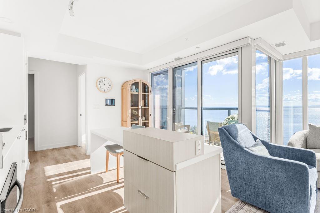 1207-370 Martha Street, Burlington, ON - Indoor