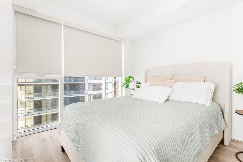 1207-370 Martha Street, Burlington, ON - Indoor Photo Showing Bedroom
