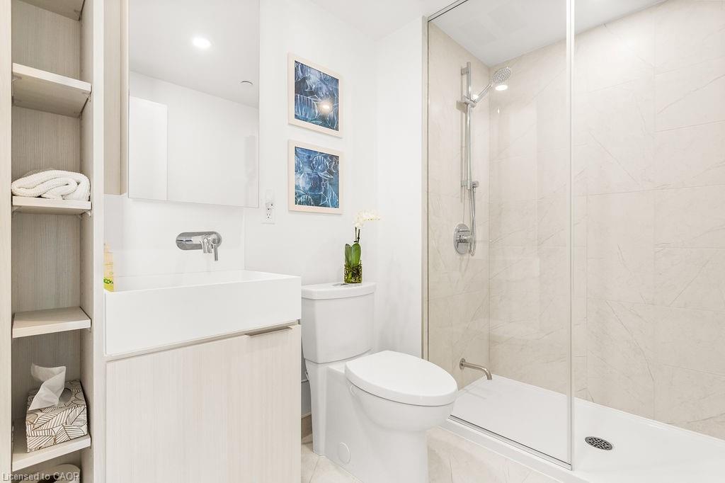 1207-370 Martha Street, Burlington, ON - Indoor Photo Showing Bathroom
