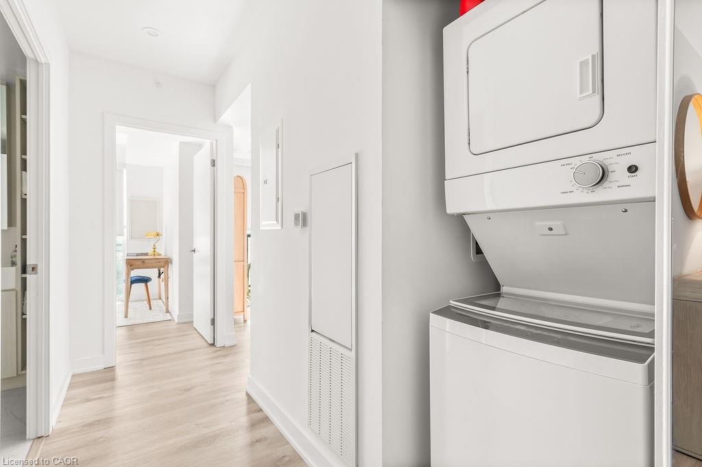 1207-370 Martha Street, Burlington, ON - Indoor Photo Showing Laundry Room