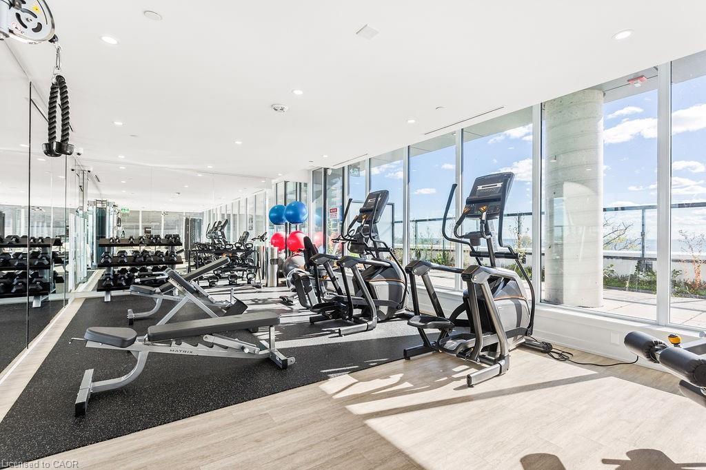 1207-370 Martha Street, Burlington, ON - Indoor Photo Showing Gym Room