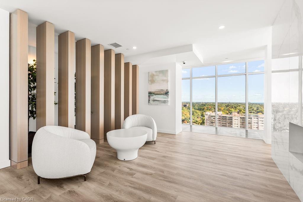 1207-370 Martha Street, Burlington, ON - Indoor