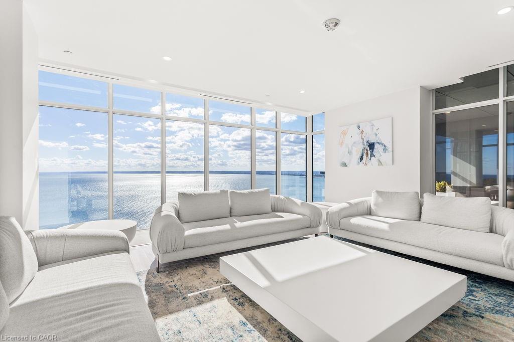 1207-370 Martha Street, Burlington, ON - Indoor Photo Showing Living Room