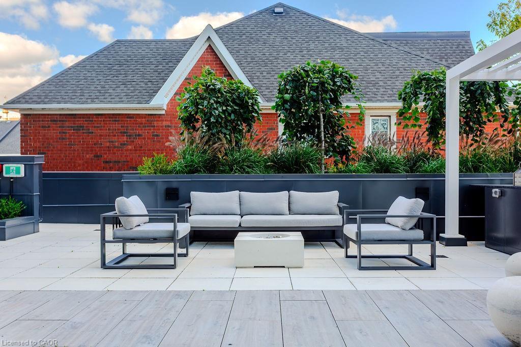 1207-370 Martha Street, Burlington, ON - Outdoor