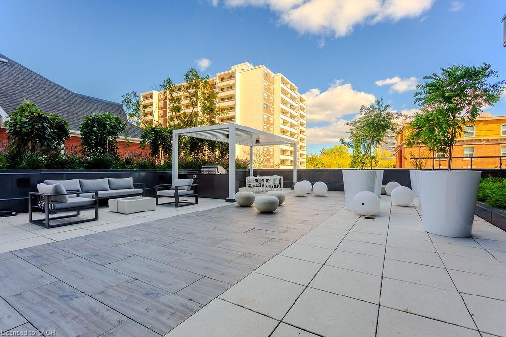1207-370 Martha Street, Burlington, ON - Outdoor