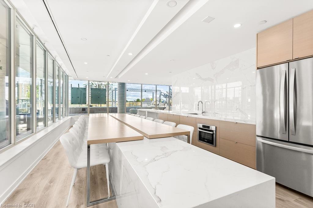 1207-370 Martha Street, Burlington, ON - Indoor