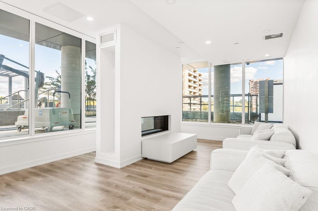 1207-370 Martha Street, Burlington, ON - Indoor