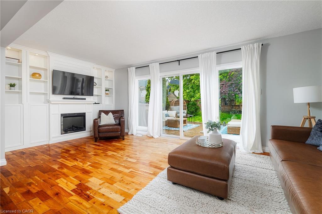508 Brookmill Crescent, Waterloo, ON - Indoor Photo Showing Living Room With Fireplace