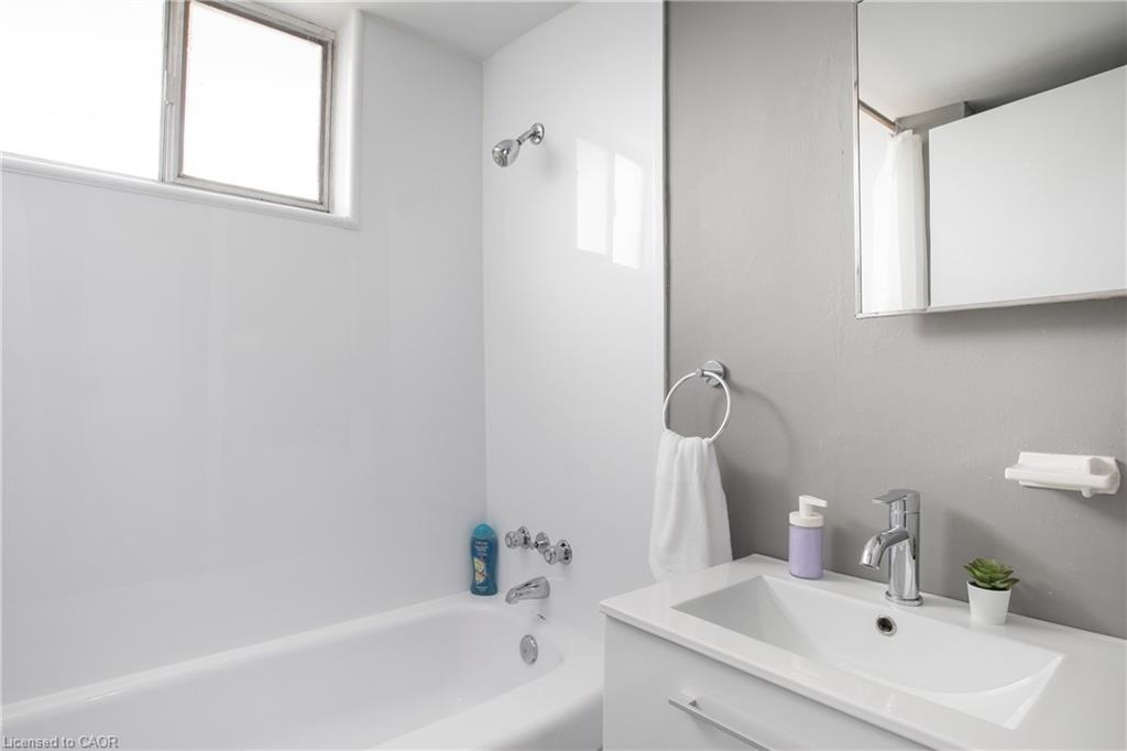 41-2322 King Street E, Hamilton, ON - Indoor Photo Showing Bathroom