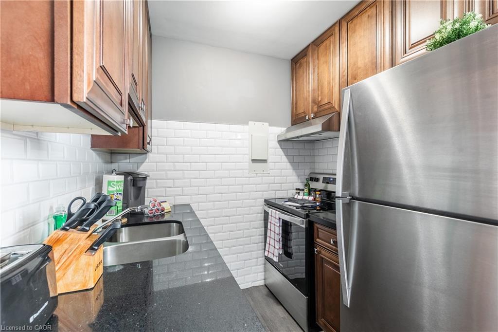 41-2322 King Street E, Hamilton, ON - Indoor Photo Showing Kitchen With Stainless Steel Kitchen With Double Sink