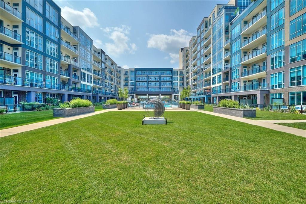 439-16 Concord Place, Grimsby, ON - Outdoor With Balcony With Facade