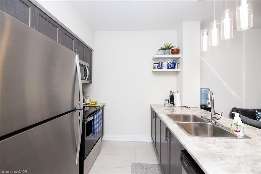 439-16 Concord Place, Grimsby, ON - Indoor Photo Showing Kitchen With Double Sink